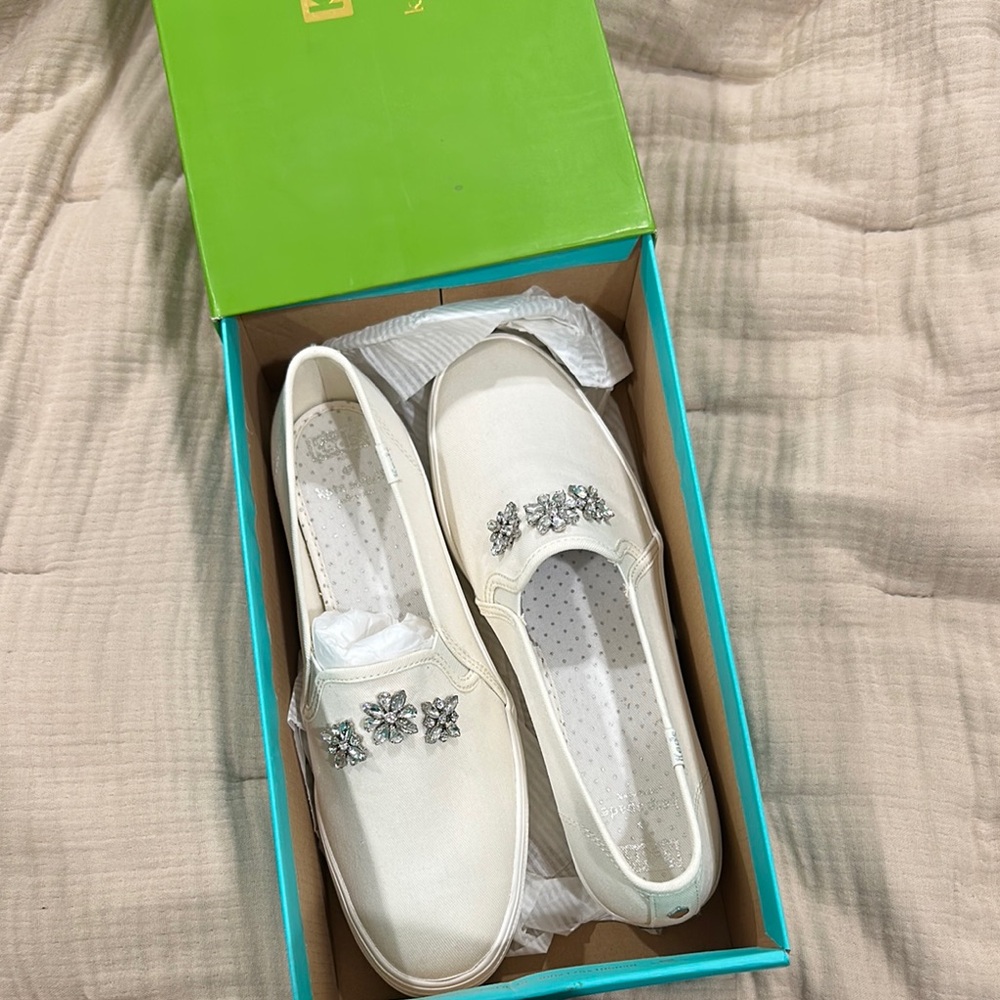 Kate Spade White Flats Minimalist Design
